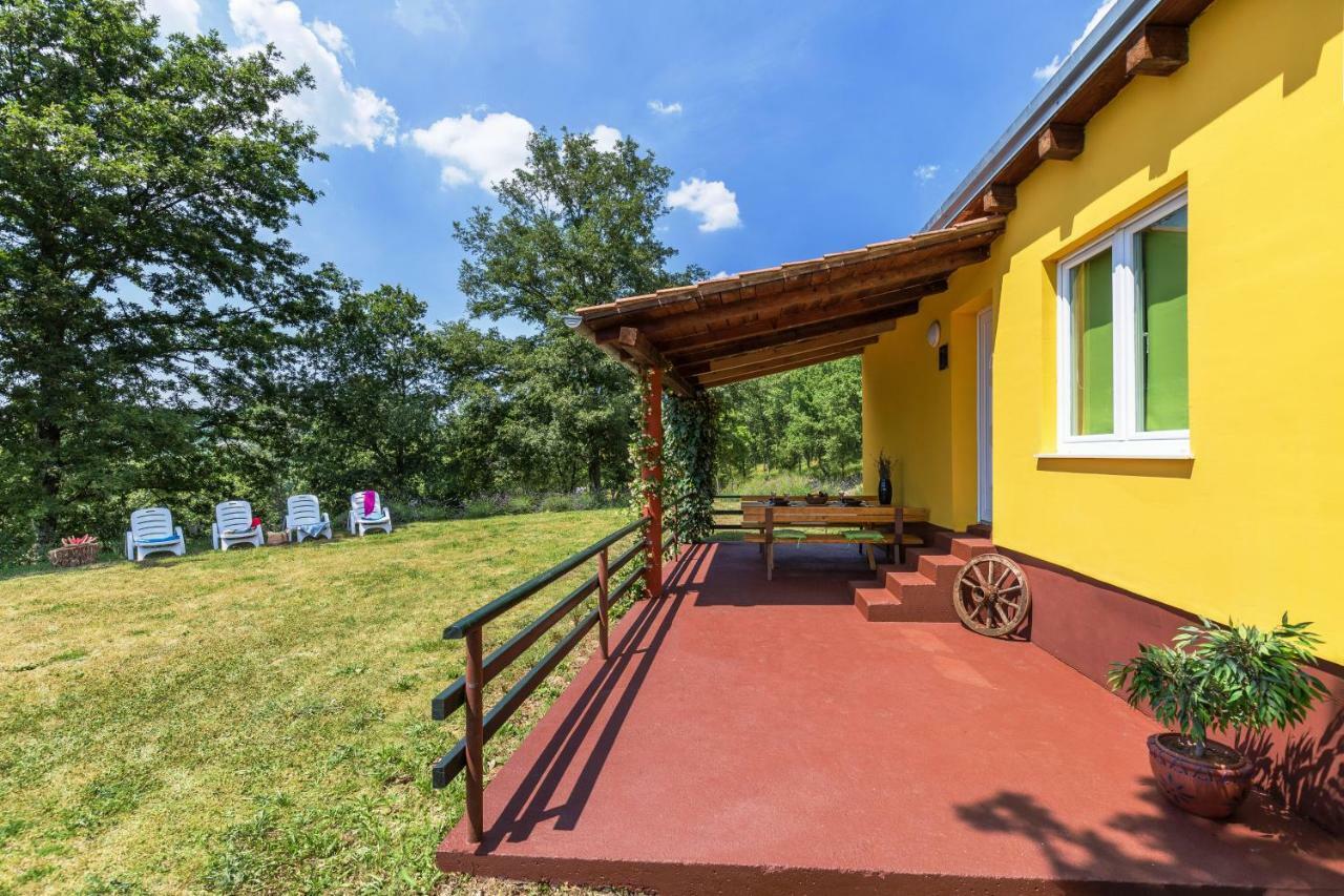 Vacation Home Latini Hum Eksteriør bilde